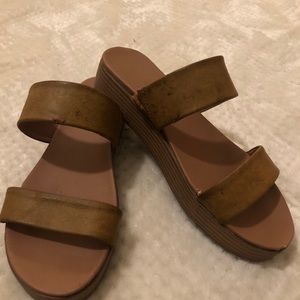 Platform sandals